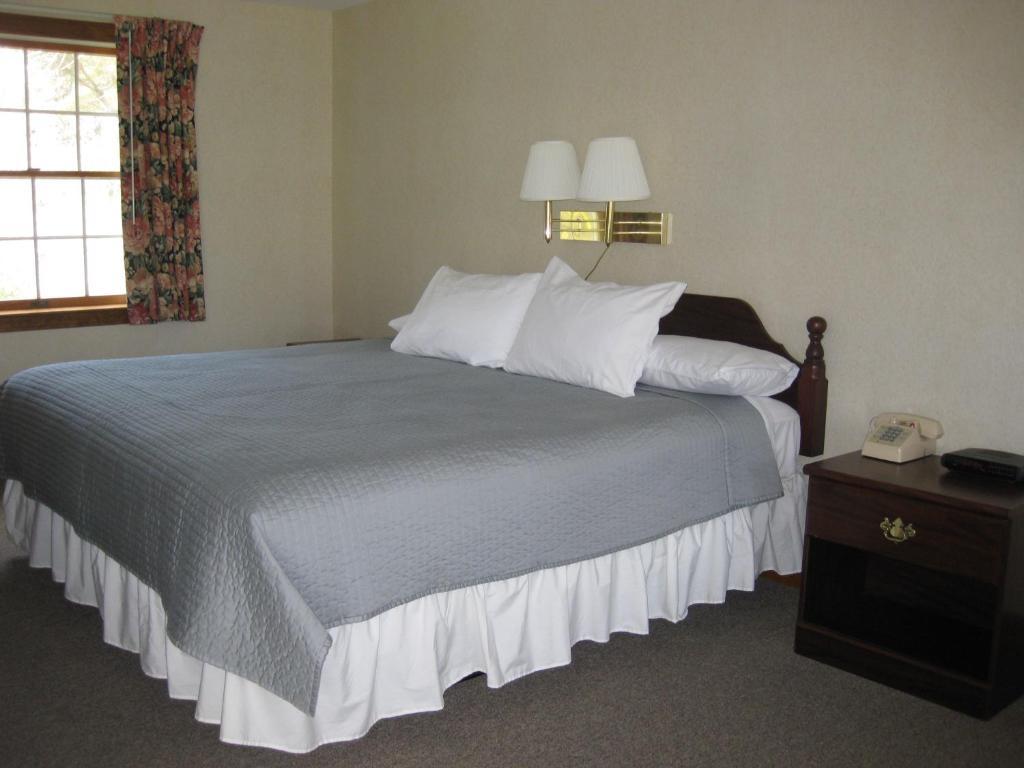 The Chatham Motel Room photo